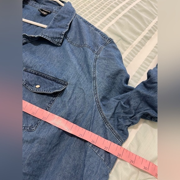 Torrid Classic Chambray Blue Denim Button-Up Shirt size 4 - Picture 7 of 14